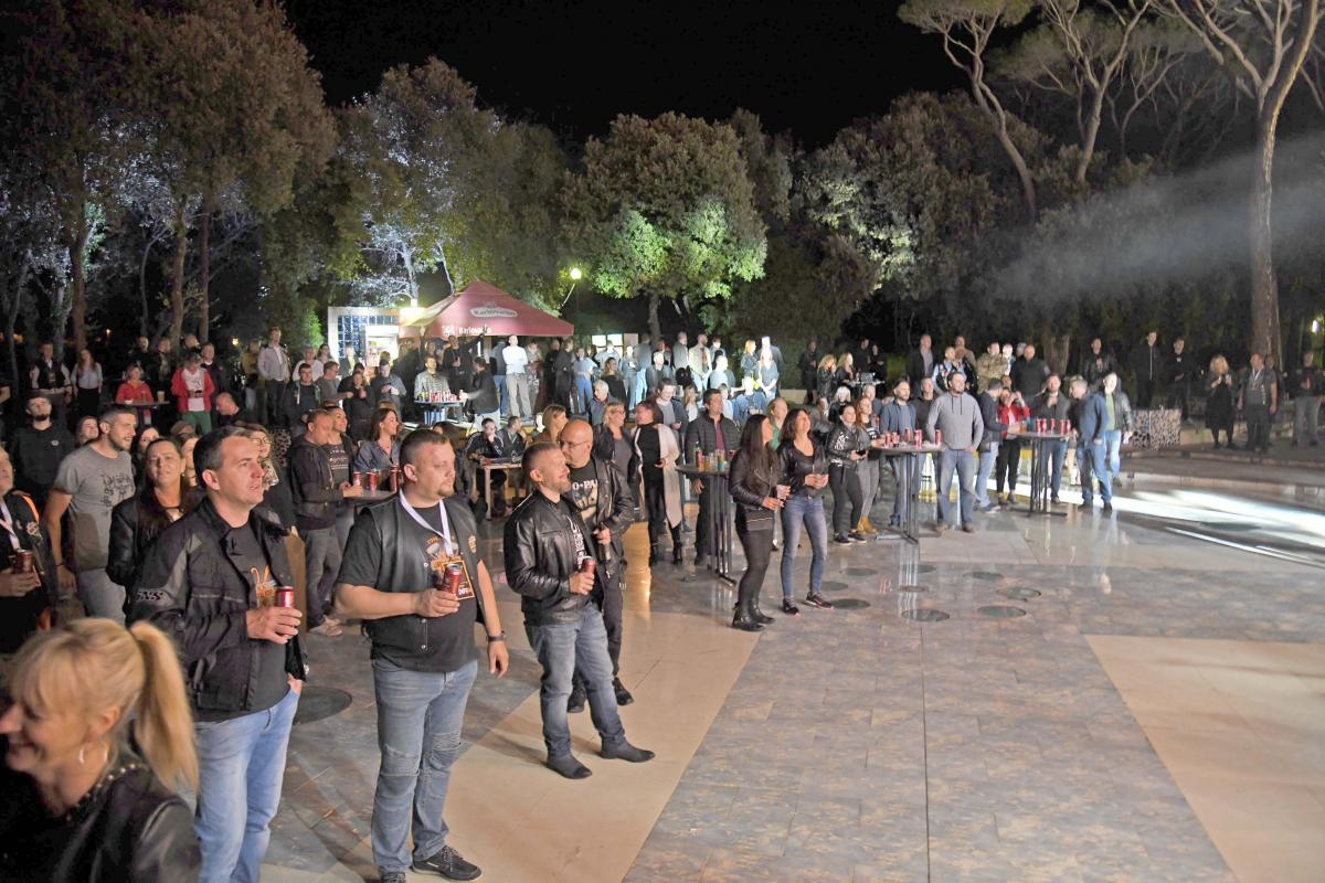 BIKERS WEEKEND Spektakl na Babinom kuku, publika uživala na koncertu Divljih jagoda (FOTOGALERIJA)