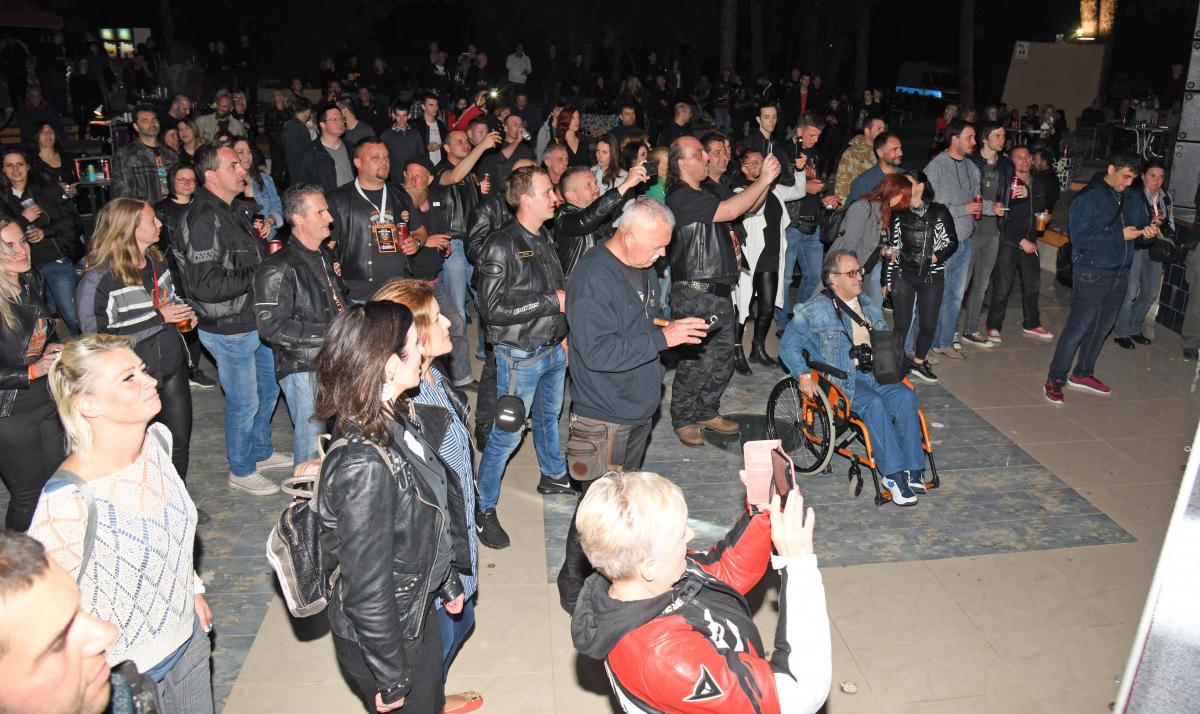 BIKERS WEEKEND Spektakl na Babinom kuku, publika uživala na koncertu Divljih jagoda (FOTOGALERIJA)