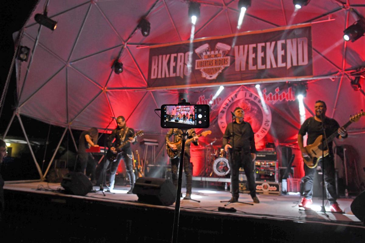 BIKERS WEEKEND Spektakl na Babinom kuku, publika uživala na koncertu Divljih jagoda (FOTOGALERIJA)