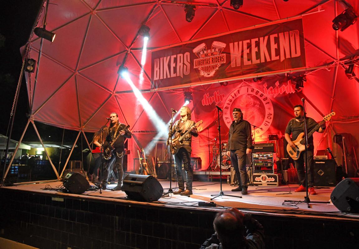BIKERS WEEKEND Spektakl na Babinom kuku, publika uživala na koncertu Divljih jagoda (FOTOGALERIJA)
