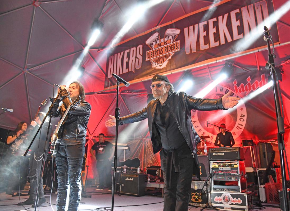 BIKERS WEEKEND Spektakl na Babinom kuku, publika uživala na koncertu Divljih jagoda (FOTOGALERIJA)