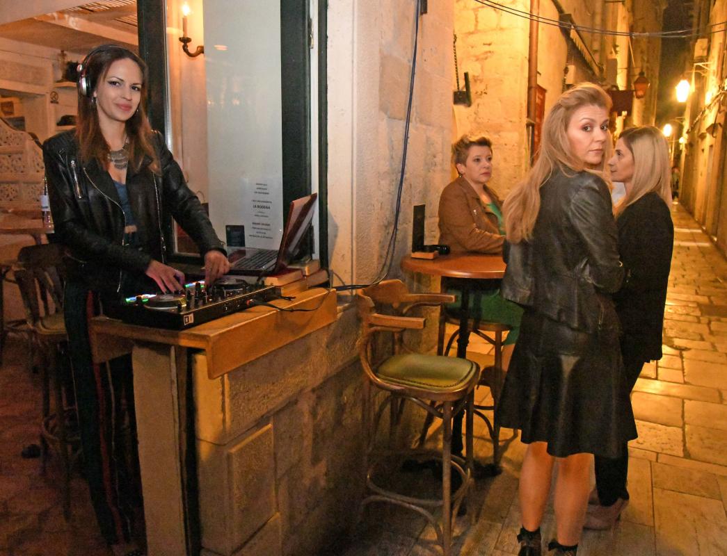 NEZABORAVNA ZABAVA Cele i La Bodega otvorili ljetnu sezonu (FOTOGALERIJA)