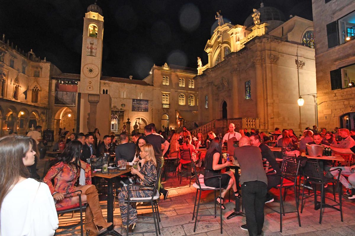 NEZABORAVNA ZABAVA Cele i La Bodega otvorili ljetnu sezonu (FOTOGALERIJA)