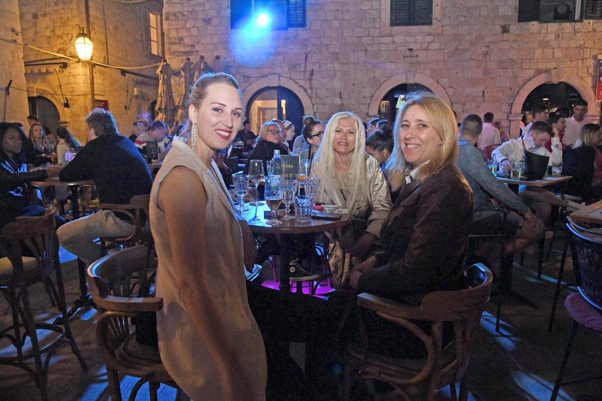 NEZABORAVNA ZABAVA Cele i La Bodega otvorili ljetnu sezonu (FOTOGALERIJA)
