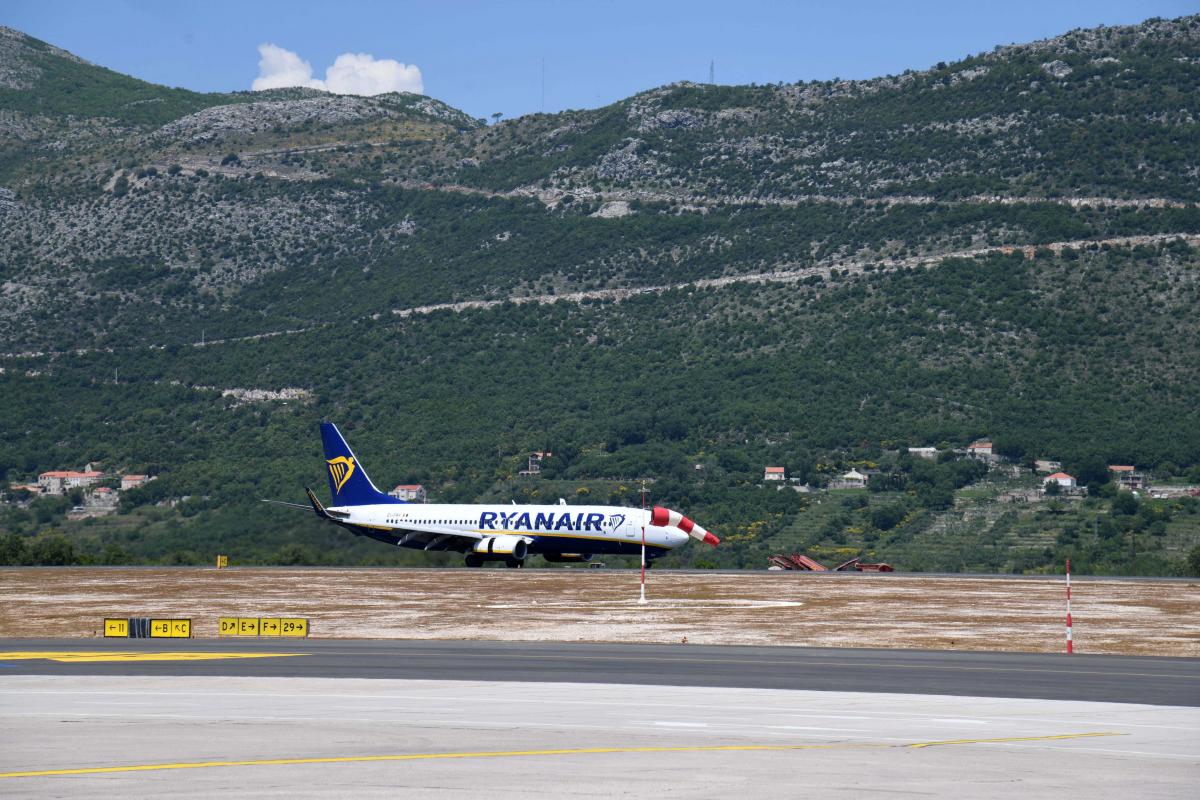 VODENO KRŠTENJE Irski niskotarifni zračni prijevoznik stigao u Zračnu luku Dubrovnik FOTO/VIDEO