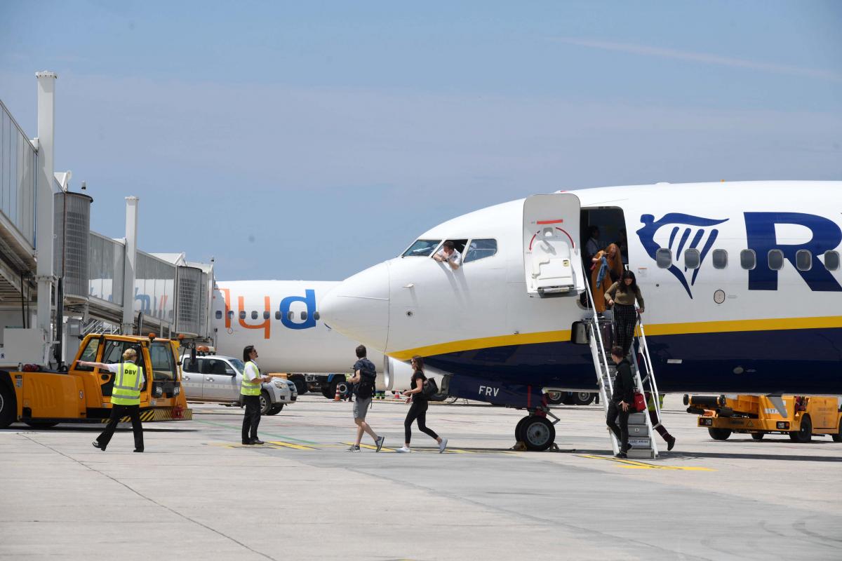 VODENO KRŠTENJE Irski niskotarifni zračni prijevoznik stigao u Zračnu luku Dubrovnik FOTO/VIDEO