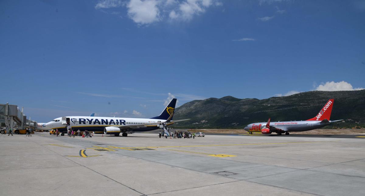VODENO KRŠTENJE Irski niskotarifni zračni prijevoznik stigao u Zračnu luku Dubrovnik FOTO/VIDEO