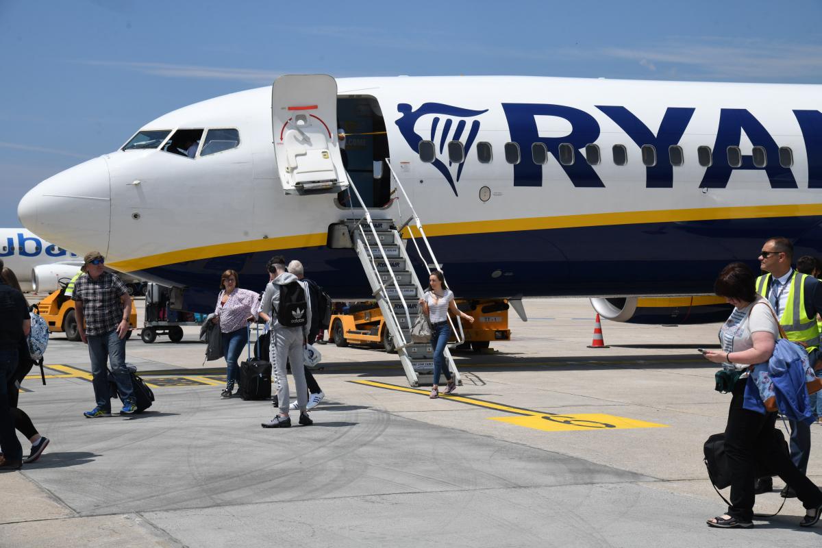 VODENO KRŠTENJE Irski niskotarifni zračni prijevoznik stigao u Zračnu luku Dubrovnik FOTO/VIDEO