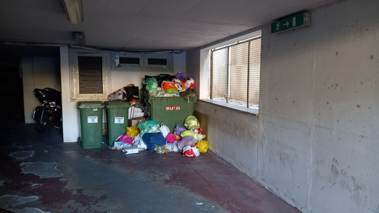 Stanar zgrade na Batali: Otpad se ne odvozi redovito, Čistoća: Pokvario se upravljač garažnih vrata