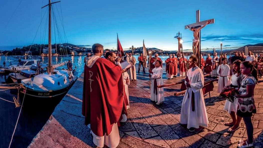 Proslava svetkovine Uzvišenja sv. Križa uz procesiju i blagoslov barki i brodova