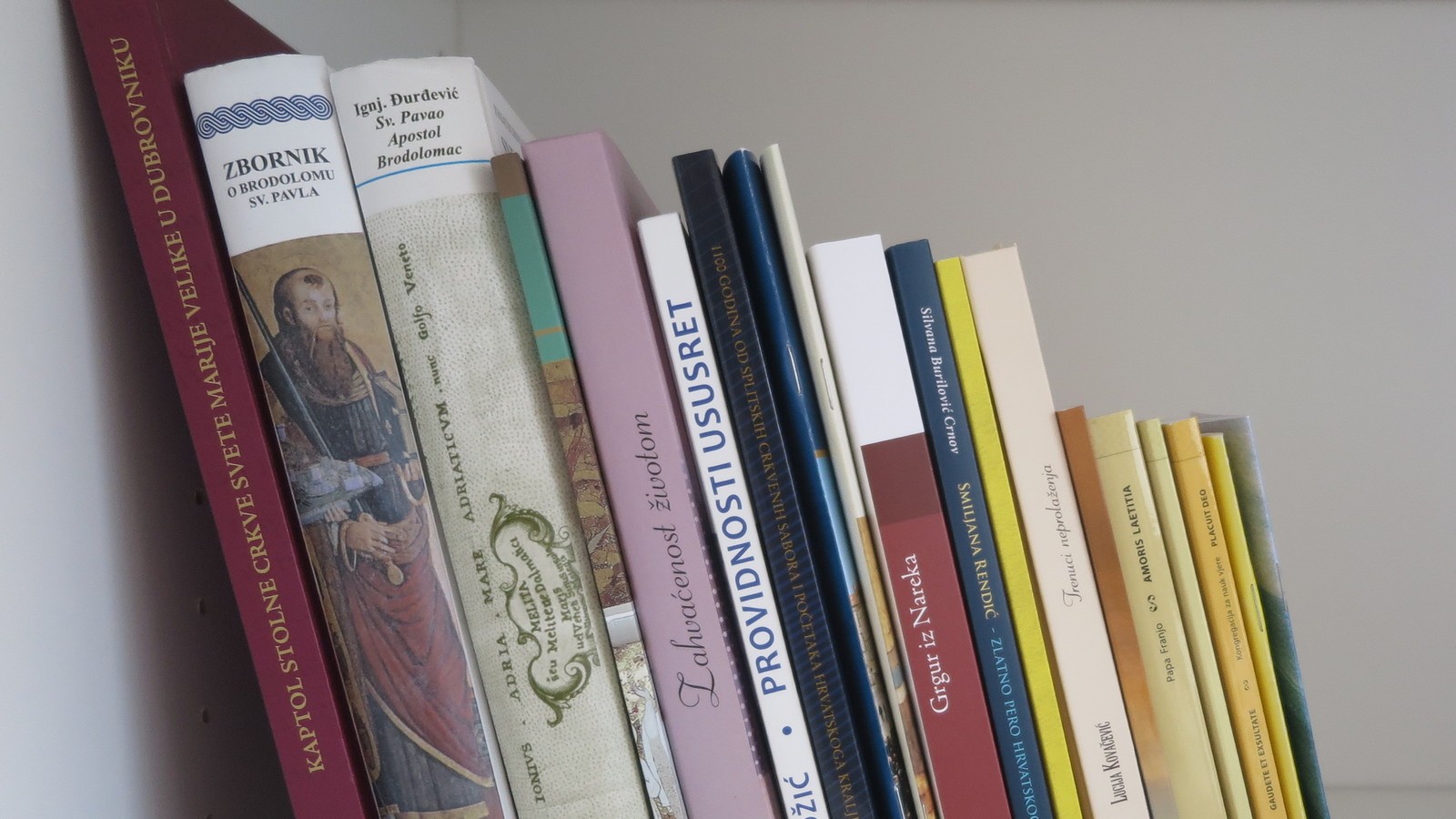 Darujte knjigu, obogatite dušu: Caritas osniva Biblioteku duhovnog štiva