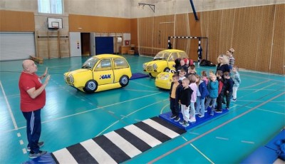Prometna policija i HAK educirali 360 djece o tome kako pravilno sudjelovat u prometu