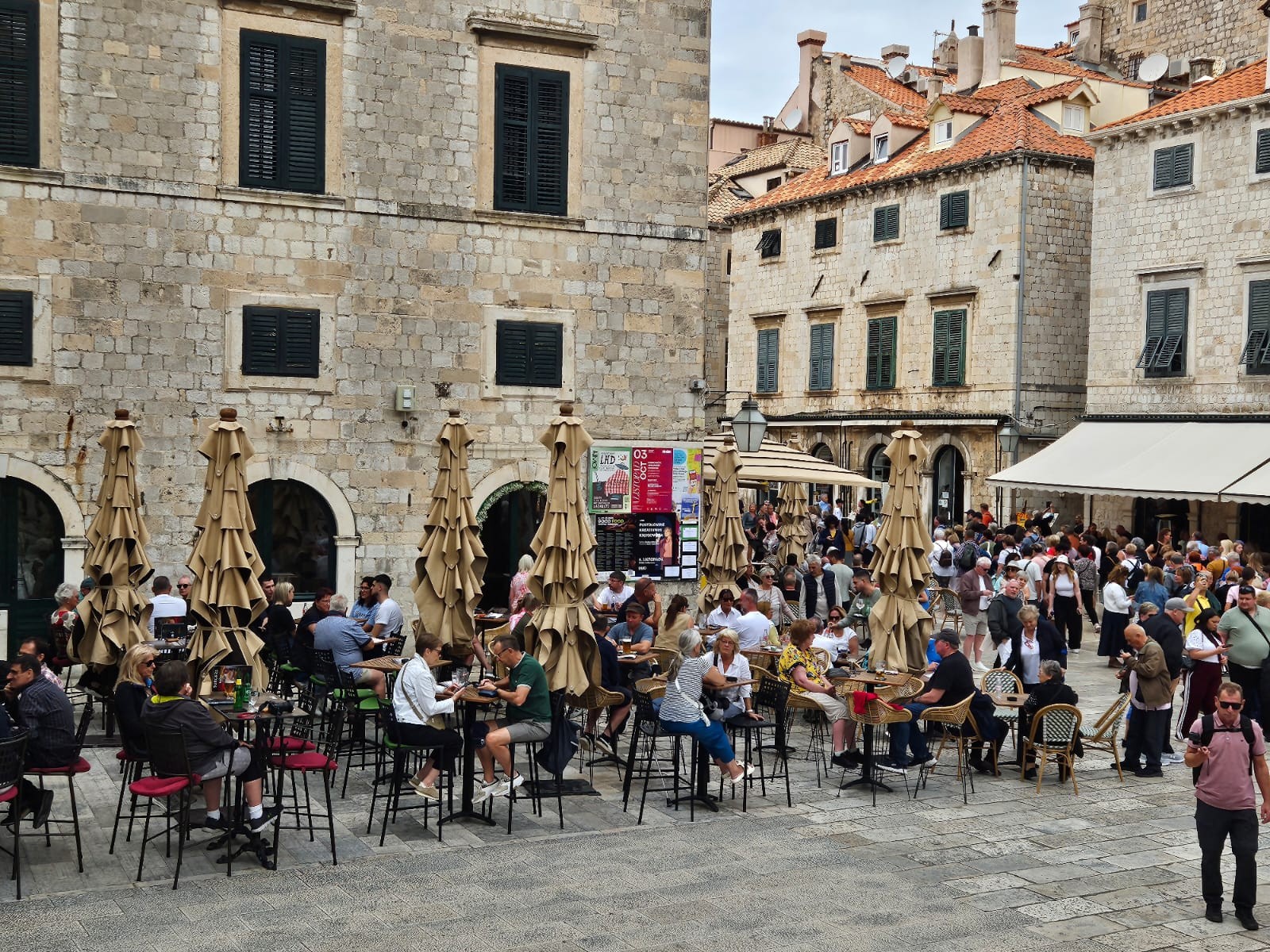 RAST PROMETA Hrvatska u rujnu ugostila 2,5 milijuna turista, pet posto ...