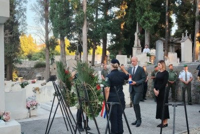 Položeni vijenci na Boninovu u čast poginulim braniteljima