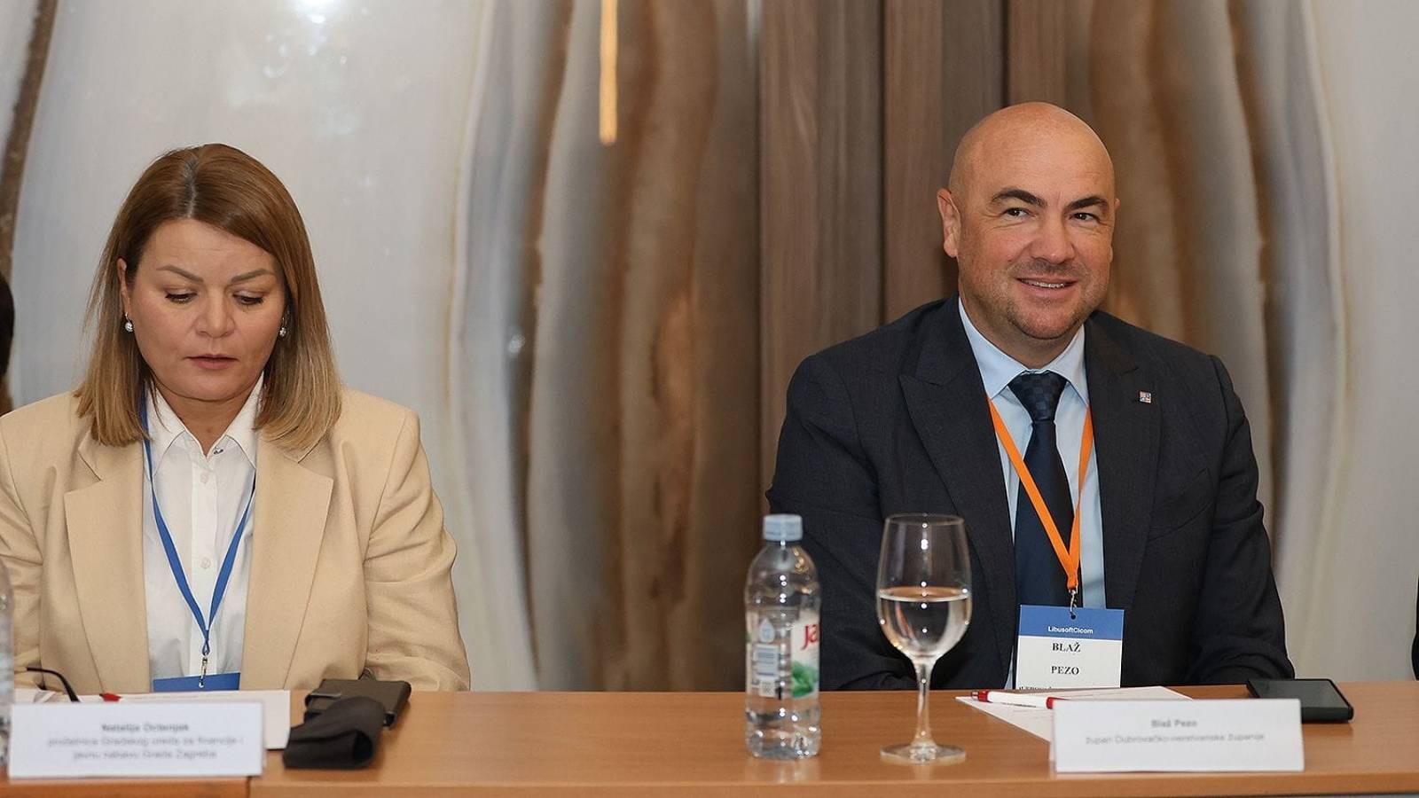 NEKRETNINE I POLITIKA