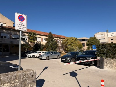Županija osigurala sredstva za parkiralište i novu školu u Metkoviću