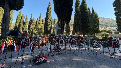 Župan Pezo i suradnici odali počast poginulim braniteljima