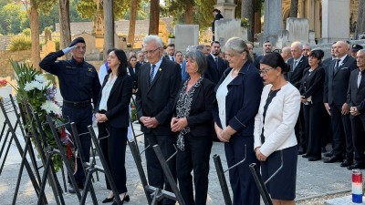 Župan Pezo i suradnici odali počast poginulim braniteljima