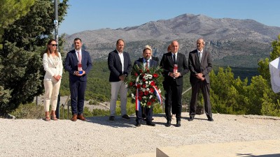 Župan Pezo i suradnici odali počast poginulim braniteljima