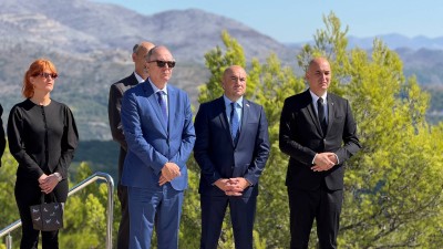 Župan Pezo i suradnici odali počast poginulim braniteljima