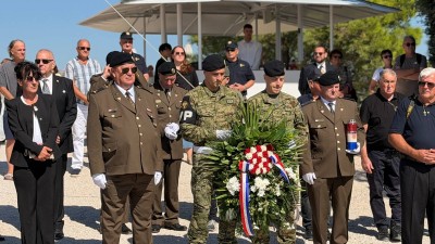 Župan Pezo i suradnici odali počast poginulim braniteljima