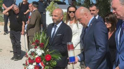 Župan Pezo i suradnici odali počast poginulim braniteljima