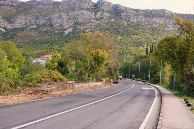 Započeli radovi na novom nogostupu u Komolcu