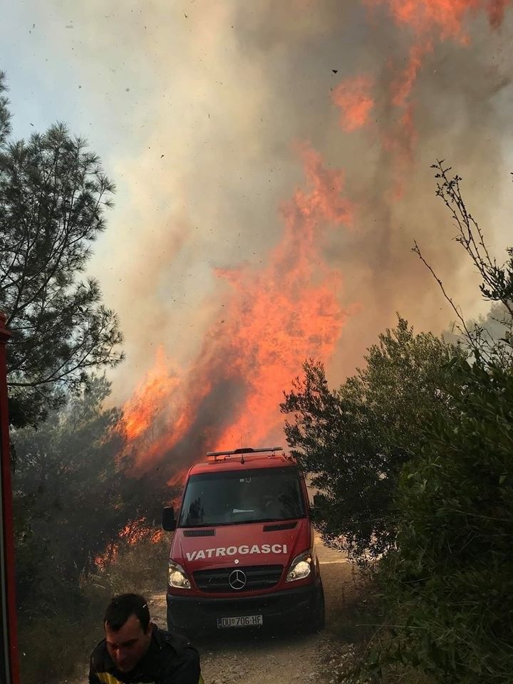 Veliki požar na Kobašu, sve snage na terenu (FOTO)