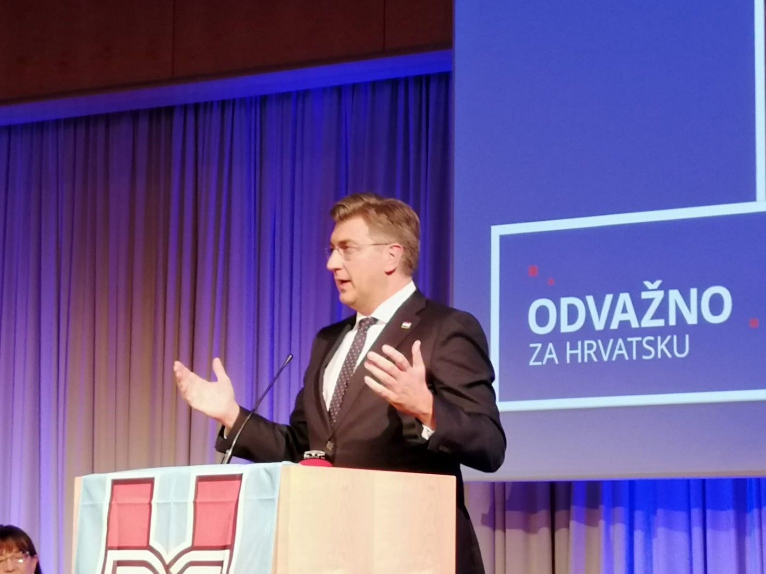 Pred prepunom dvoranom: Andrej Plenković predstavio program za predsjednika HDZ-a(FOTO)