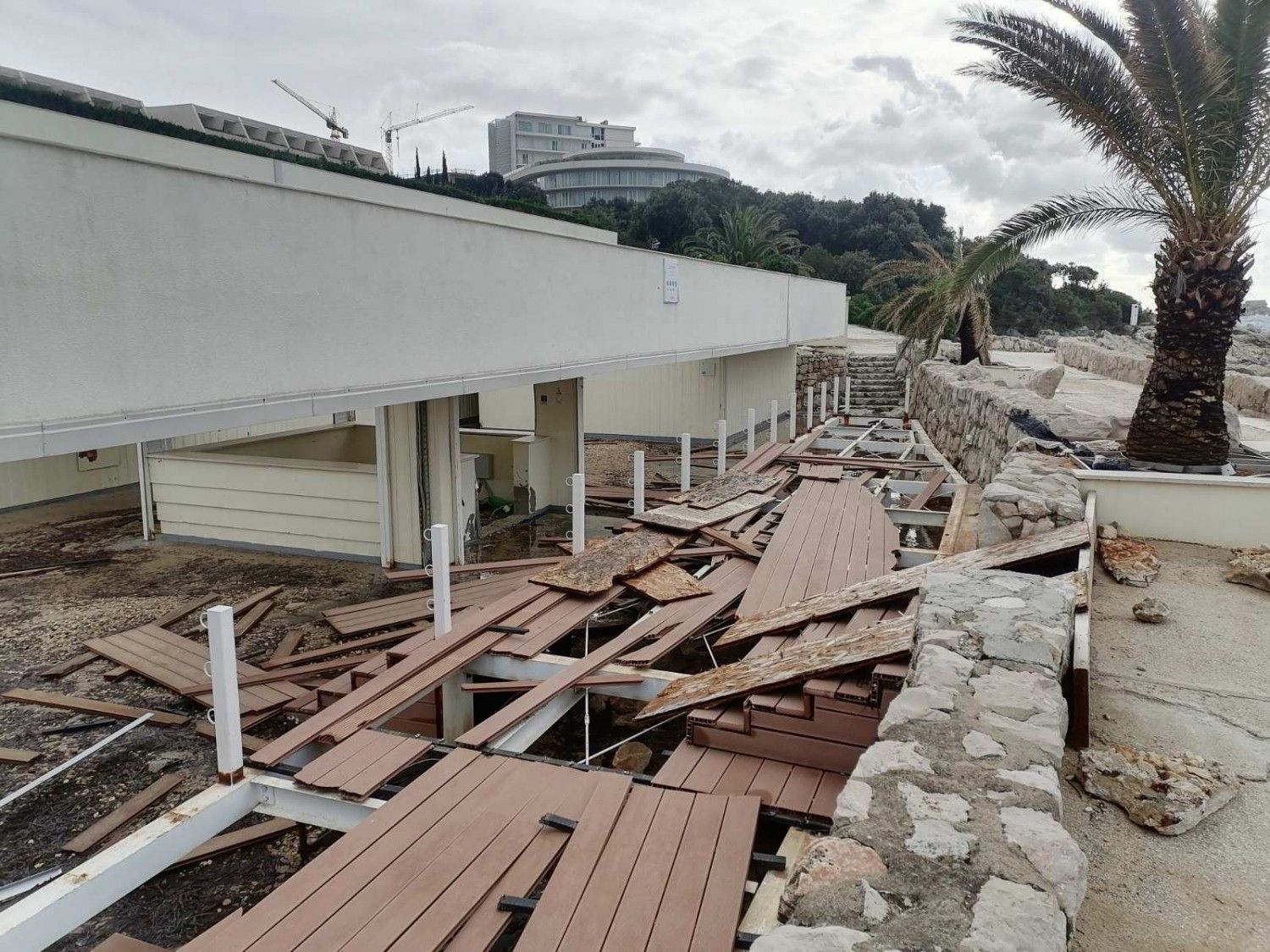 Olujno nevrijeme potpuno raznijelo plažu na Presidentu (FOTO/VIDEO)