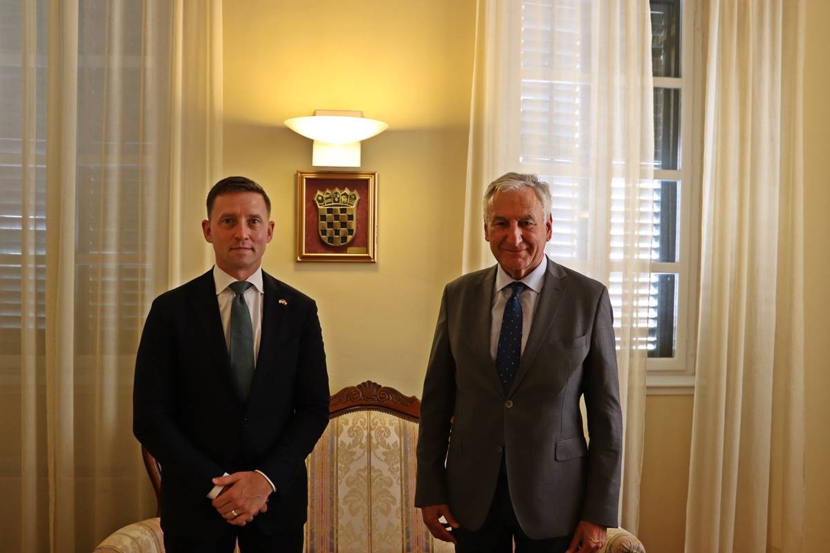 Župan se sastao s predstavnikom Veleposlanstva SAD-a u Hrvatskoj, prvim tajnikom H. Alexanderom Henegarom