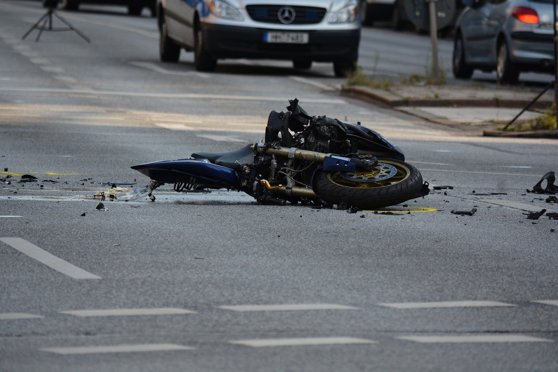 Sudar motocikla i auta, jedna osoba ozlijeđena