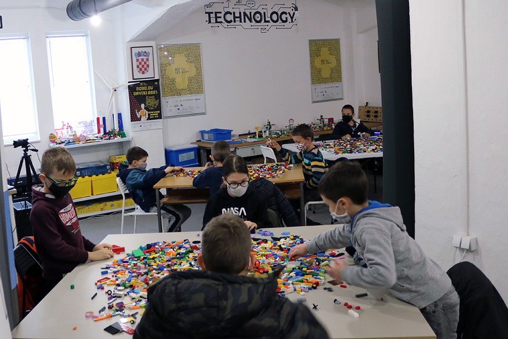 Otvorene prijave za LEGO igraonice, LEGO obnovljivi izbori energije i prezentaciju bojanke (e)Odrastanje