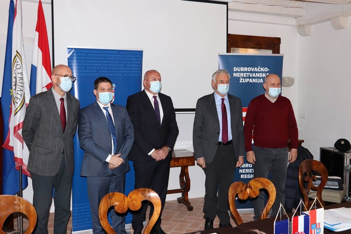 Ministar Butković u Stonu potpisao ugovor o rekonstrukciji luke Ubli i Sporazum o potrebi sanacije luke Cavtat